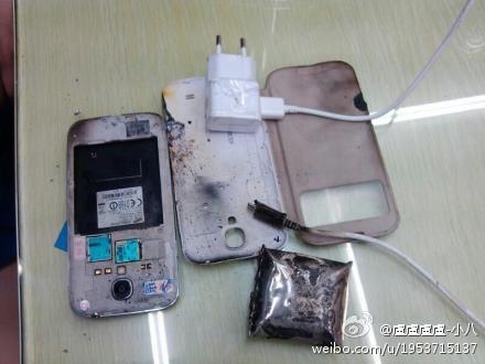 難耐酷熱天氣 網(wǎng)曝Galaxy S4手機(jī)著火了
