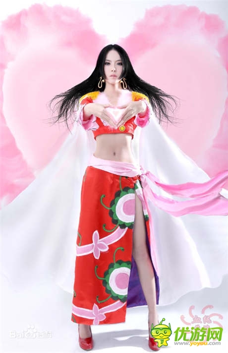 小佟麗婭化身《時空獵人》世界杯版足球寶貝