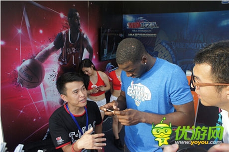 NBA籃球國度揭幕 格林?jǐn)y球迷暢玩《NBA夢之隊》