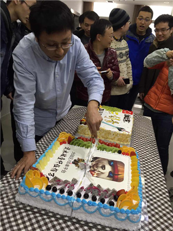 《三劍豪》大陸區(qū)IOS流水再破1500萬(wàn)，全員慶祝